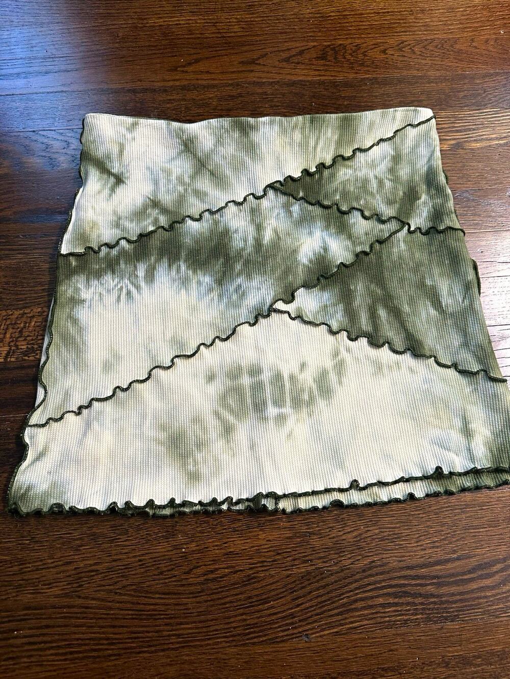 Princess Polly Green/White Tie-Dye Knit Ruffle Mini Skirt Stretch Pull-On 12